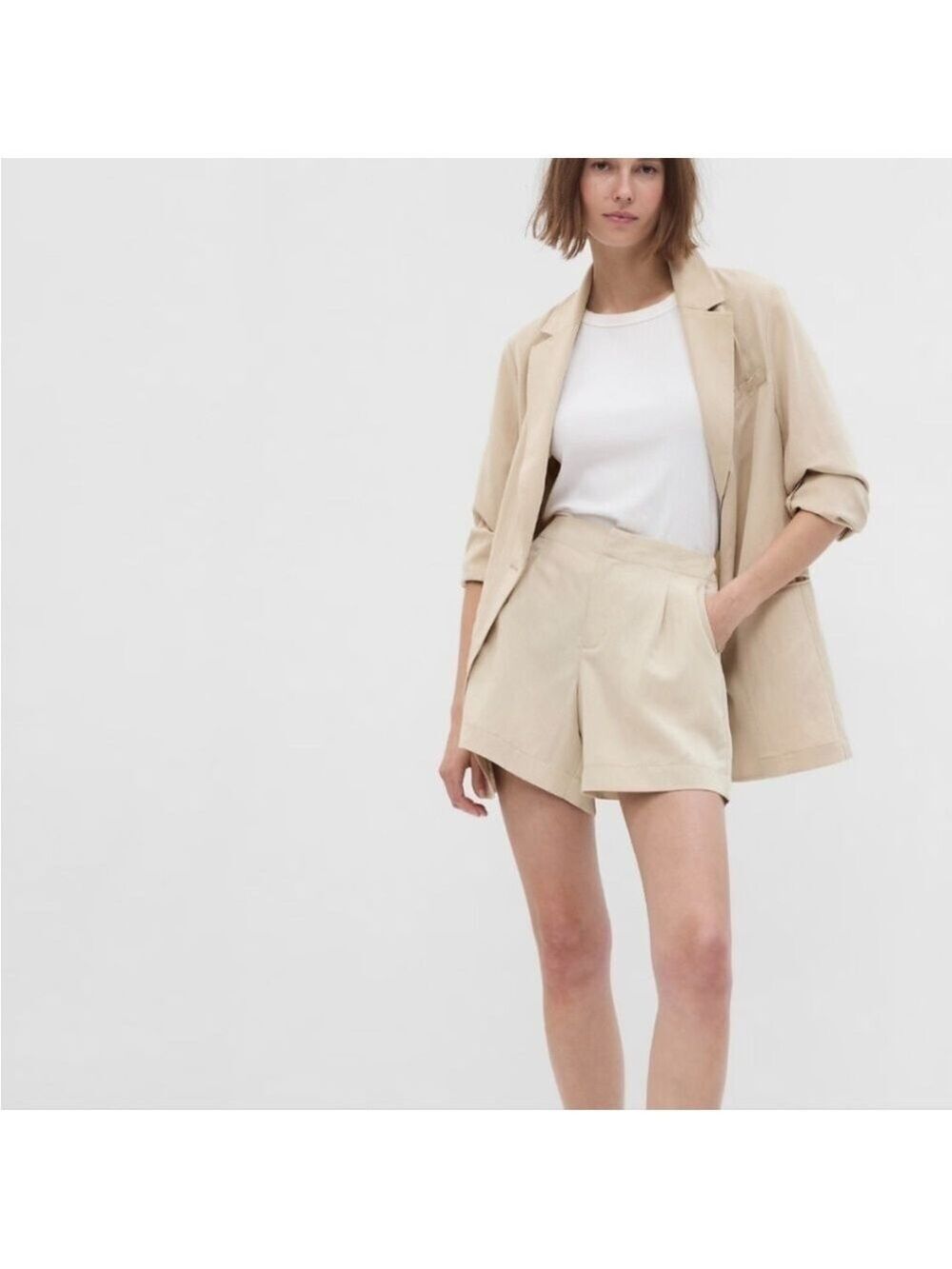 Gap 5” SoftSuit Shorts in Tencel Lyocell Beige High Rise, size 4